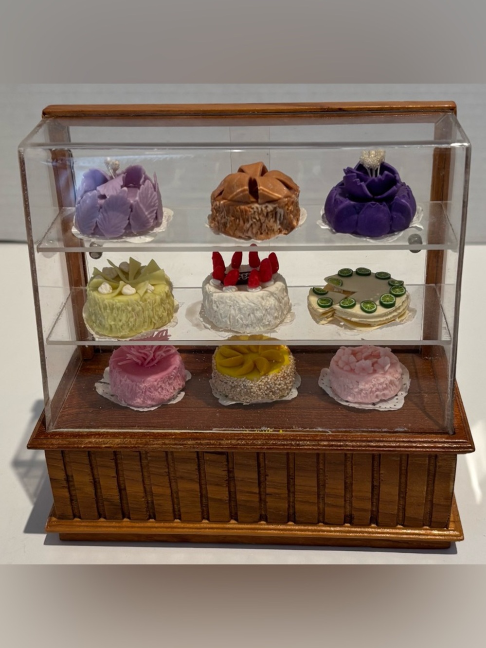 Dolls House Miniature Handmade Bakery Display & 9 Cakes Diorama w/ Sliding Doors